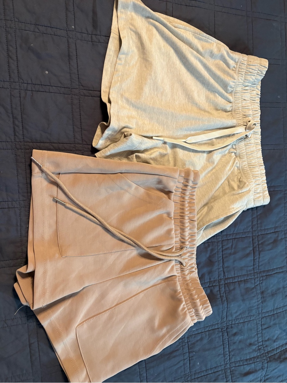 Casual Elastic-Waist Women's Shorts - Beige and gray size XS new without tags